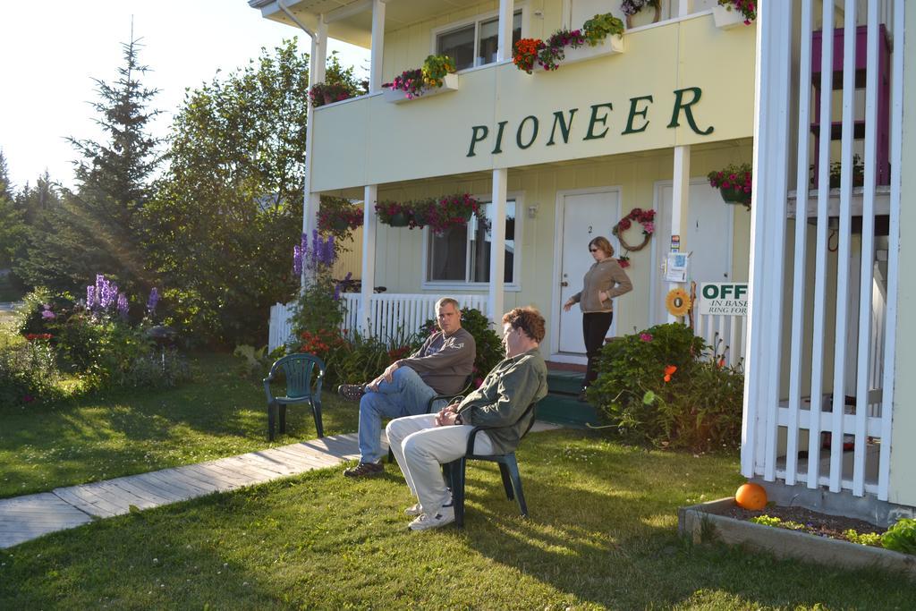 Pioneer Inn Downtown Homer Bagian luar foto
