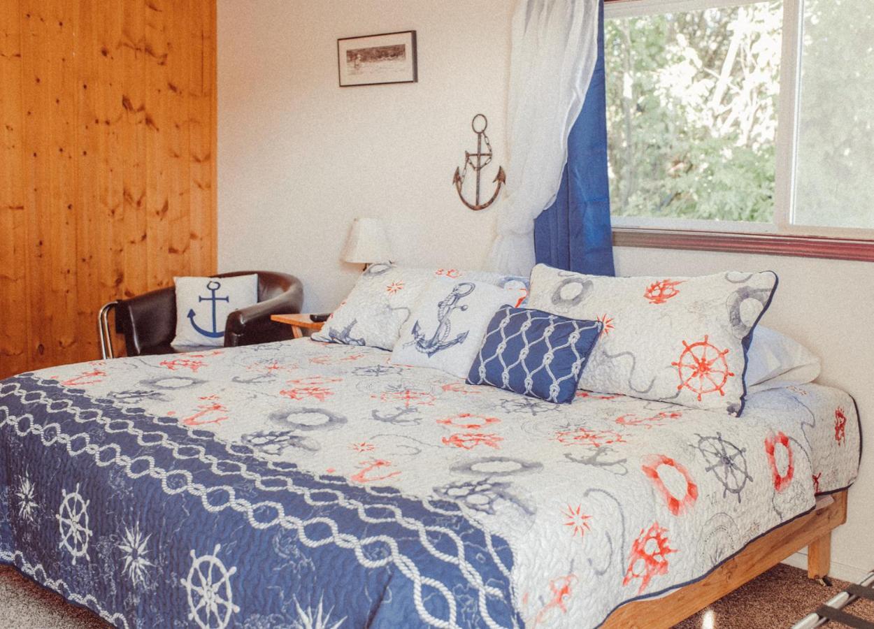 Pioneer Inn Downtown Homer Bagian luar foto