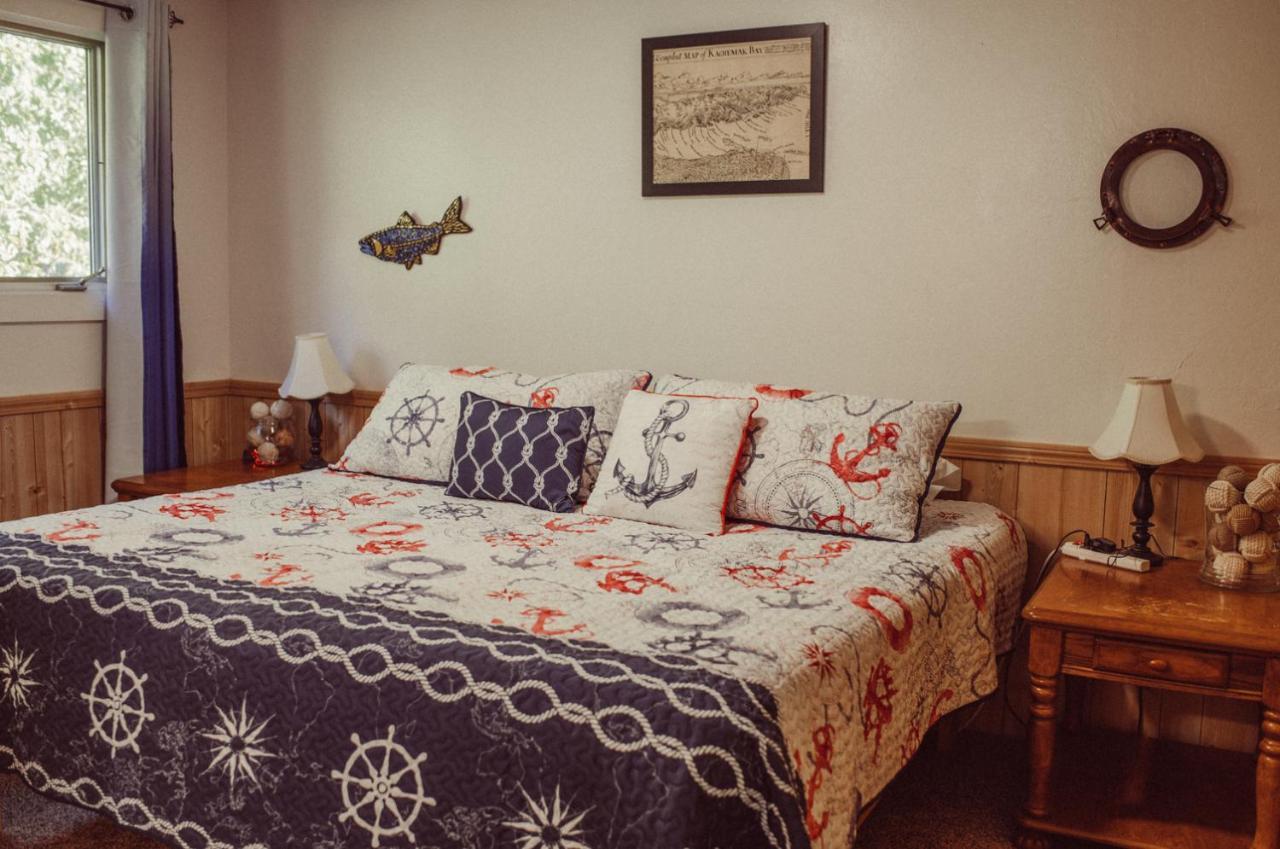 Pioneer Inn Downtown Homer Bagian luar foto