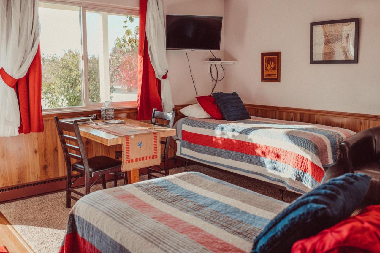 Pioneer Inn Downtown Homer Bagian luar foto