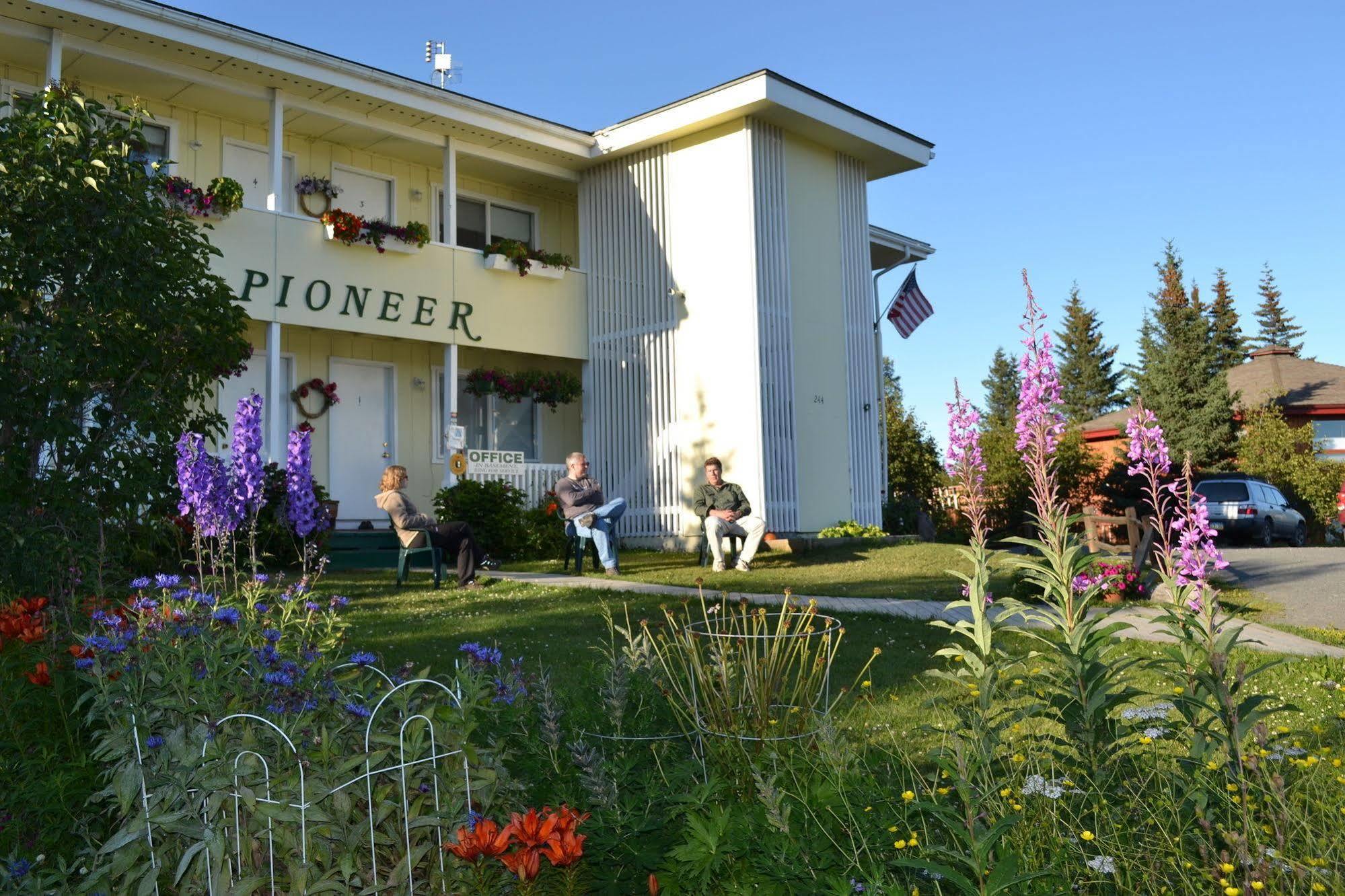 Pioneer Inn Downtown Homer Bagian luar foto